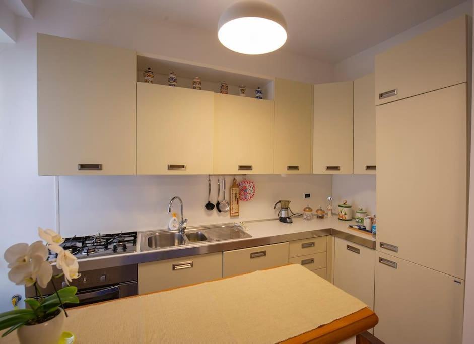 Dimora Al Colosseo, 2 Bedrooms ローマ エクステリア 写真